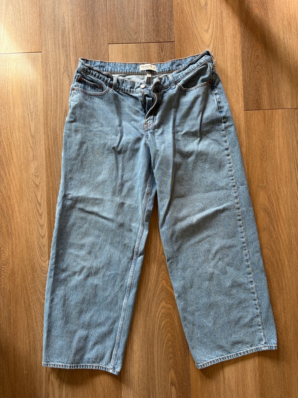Curve Love Abercrombie & Fitch low rise ultra loose jeans! Size 32
